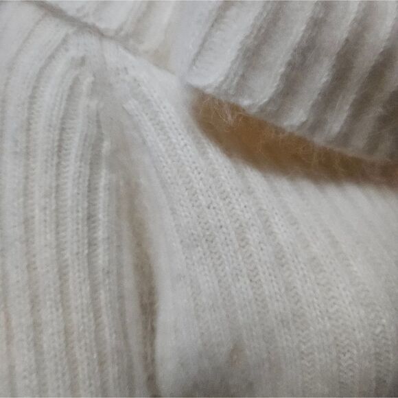 Madeleine Angora / Wool Blend Oversized Turtlenecck Sweater in Cream / O… - Picture 4 of 6